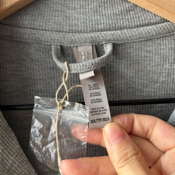 Skims Soft Lounge Heather Gray Ribbed Sleep‎ Top Size XXS - Picture 5 of 6